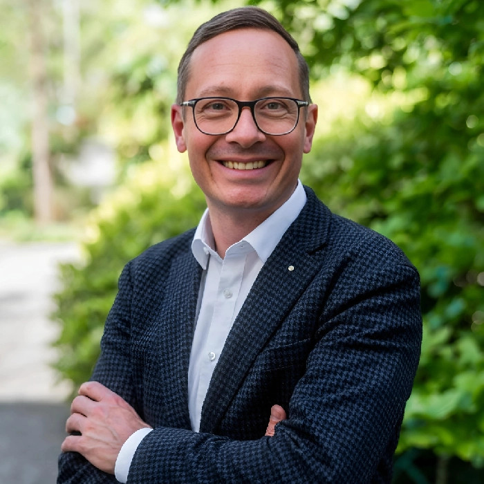 Senior Partner  Raphael Ledergerber